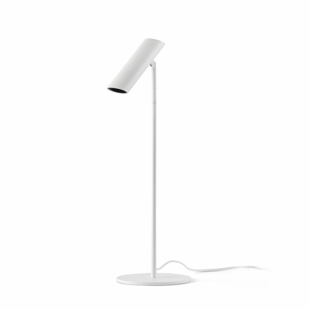 Leo 48cm Hvid skrivebordslampe Fra Faro Barcelona - Leo er en hvid bordlampe med integreret LED, der kombinerer alsidighed med moderne design.