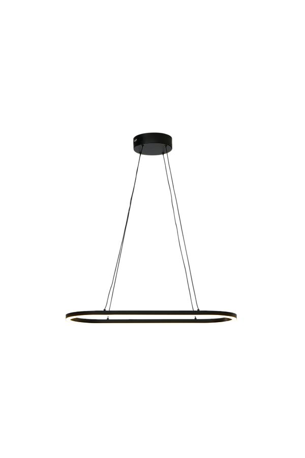 Oda 76cm Sort loftslampe Fra Aneta Lighting - Det giver et varmt hvidt behageligt lys og med de justerbare ledninger kan du vælge den ønskede højde.