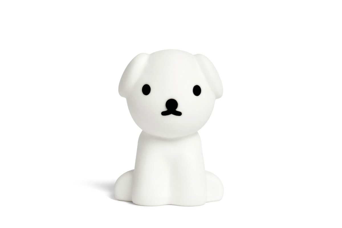 Bundle of Light - Snuffy Mini Hvid børnelampe Fra Mr Maria - Tilføj noget lys og glæde til din dag og dit hjem med denne charmerende Snuffy-lampe.