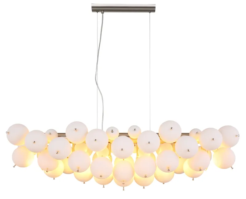 Udo 120cm Hvid loftslampe Fra Globo Lighting - Metallen i matt nickelfinish ger lampan en sofistikerad och modern k&auml;nsla.