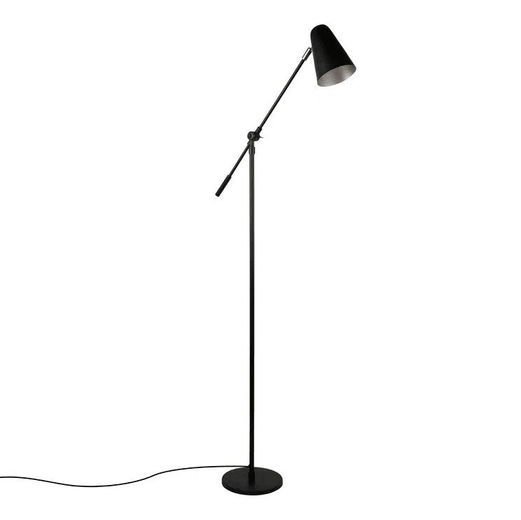Ramo Sort gulvlampe Fra H. Skjalm P - Brug den ved siden af sofaen, i soveværelset, som natlampe ved sengen, i entreen eller på; kontoret.