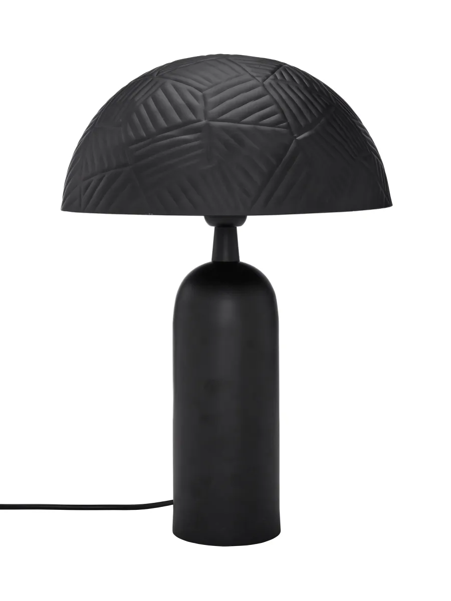 Carter 45cm Sort bordlampe Fra PR Home - Carter er lavet af metal i en mat sort finish, skærmen er 31 cm i diameter og har et dekorativt hamret mønster.