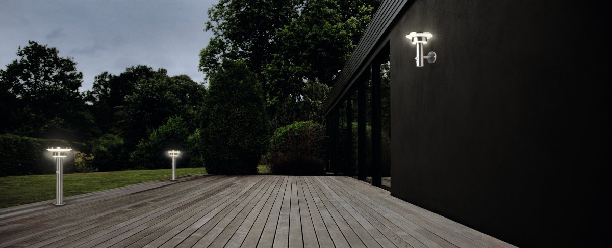 Double Circle Sensor Stål solcellelampe Fra Ledvance - Den indbyggede PIR-bev&aelig;gelsessensor og dagslyssensor t&aelig;nder automatisk lampen, n&aring;r der er bev&aelig;gelse i m&oslash;rket, hvilket giver b&aring;de sikkerhed og energieffektivitet.