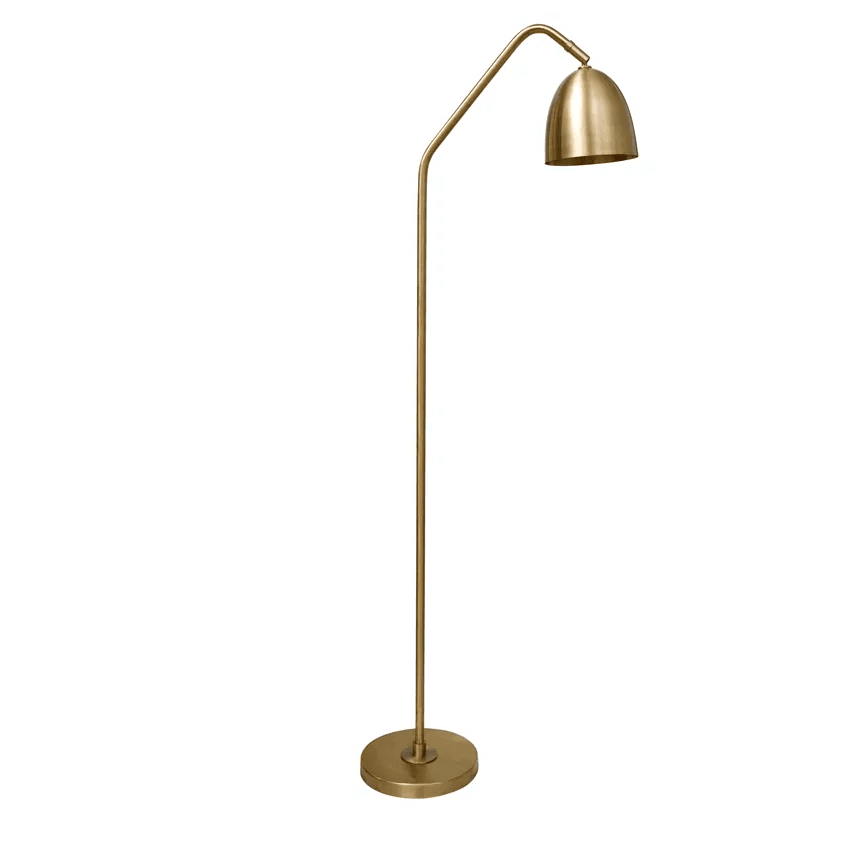 Soft Mat messing gulvlampe Fra H. Skjalm P - Den passer også perfekt i hallen eller på kontoret og giver et smukt nedadrettet lys og en hyggelig atmosfære.