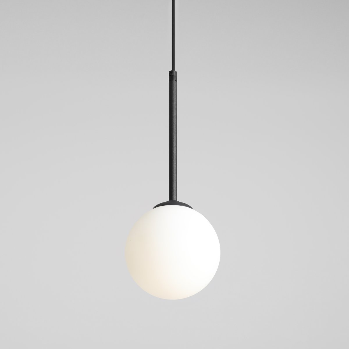 Bosso Ø14 Sort loftslampe Fra Artera - Det tidløse design gør den til den perfekte belysning til både moderne og klassiske interiører.