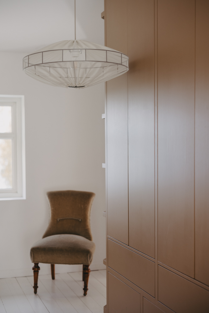 Alba Skærm Ekskl. Ophæng Ø58 Beige loftslampe Fra Alde & Lind - Alba kan bruges som loftslampe eller pendellampe, afh&aelig;ngigt af hvilken lampe du kombinerer den med.
