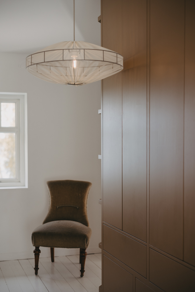 Alba Skærm Ekskl. Ophæng Ø58 Beige loftslampe Fra Alde & Lind - Alba kan bruges som loftslampe eller pendellampe, afh&aelig;ngigt af hvilken lampe du kombinerer den med.