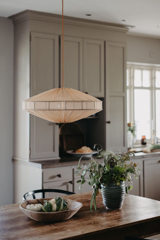 Alba Skærm Ekskl. Ophæng Ø58 Lys orange loftslampe Fra Alde & Lind - Placer den i stuen, gangen eller soveværelset.