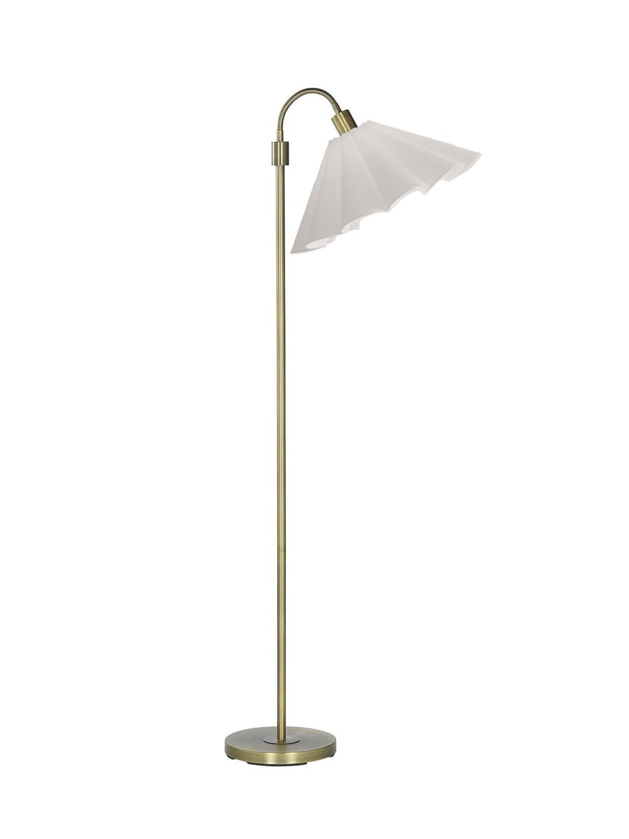Amy Flex Guld gulvlampe Fra PR Home - Lampen har en metalramme i guldfinish med en justerbar overarm og en afbryder p&aring; basen for nem brug.