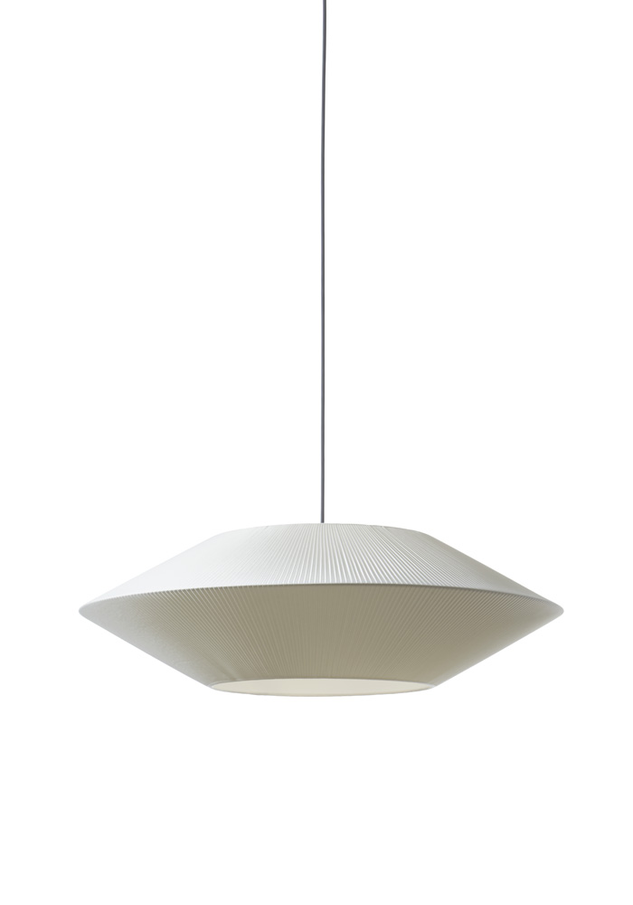 Pollux Skærm Ekskl. Ophæng Ø75 Off-white loftslampe Fra Alde & Lind - Dette er en lampesk&aelig;rm, der passer ind i flere forskellige rum, men den er perfekt at placere over et spisebord.