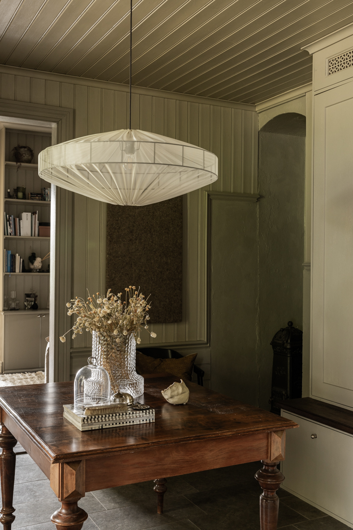 Alba Skærm Ekskl. Ophæng Ø78 Sand loftslampe Fra Alde & Lind - Placer den i stuen, gangen eller sovev&aelig;relset.