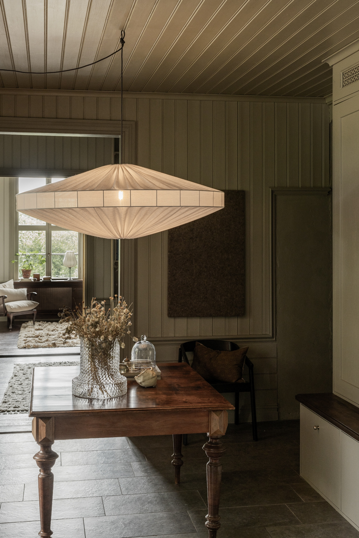 Alba Skærm Ekskl. Ophæng Ø115 Hvid loftslampe Fra Alde & Lind - Placer den i stuen, gangen eller sovev&aelig;relset.