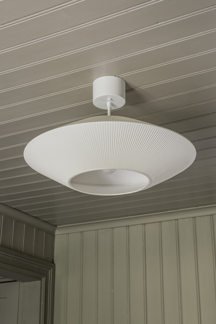 Pollux Skærm Ekskl. Ophæng Ø58 Off-white loftslampe Fra Alde & Lind - En elegant og moderne loftslampesk&aelig;rm, der kan kombineres med alle Alde&amp;Linds' mange loftoph&aelig;ng.