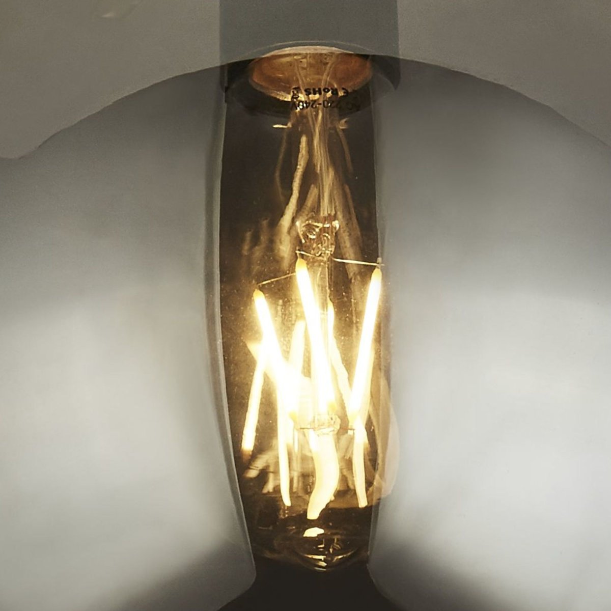 Amsterdam Ø25 Sort plafond Fra Searchlight - Amsterdam loftlampe er perfekt til gangen, sovev&aelig;relset, k&oslash;kkenet eller mindre rum, uden at g&aring; p&aring; kompromis med stilen.