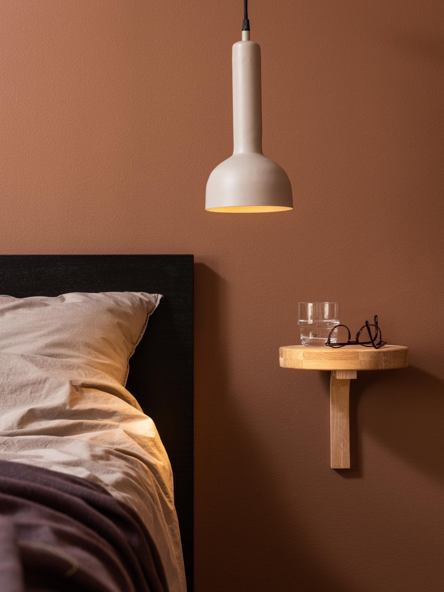 Bainbridge Ø15 Beige vindueslampe Fra PR Home - Loft/vindueslampe Bainbridge er en stilfuld pendel i støbt metal.