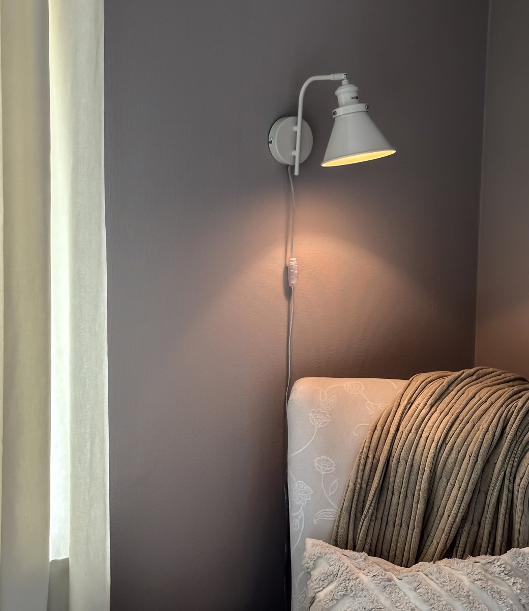 Paris Beige læselampe Fra Aneta Lighting - Det vintage-inspirerede design passer perfekt ind i b&aring;de klassisk og moderne interi&oslash;r og bliver en elegant detalje i hjemmet.