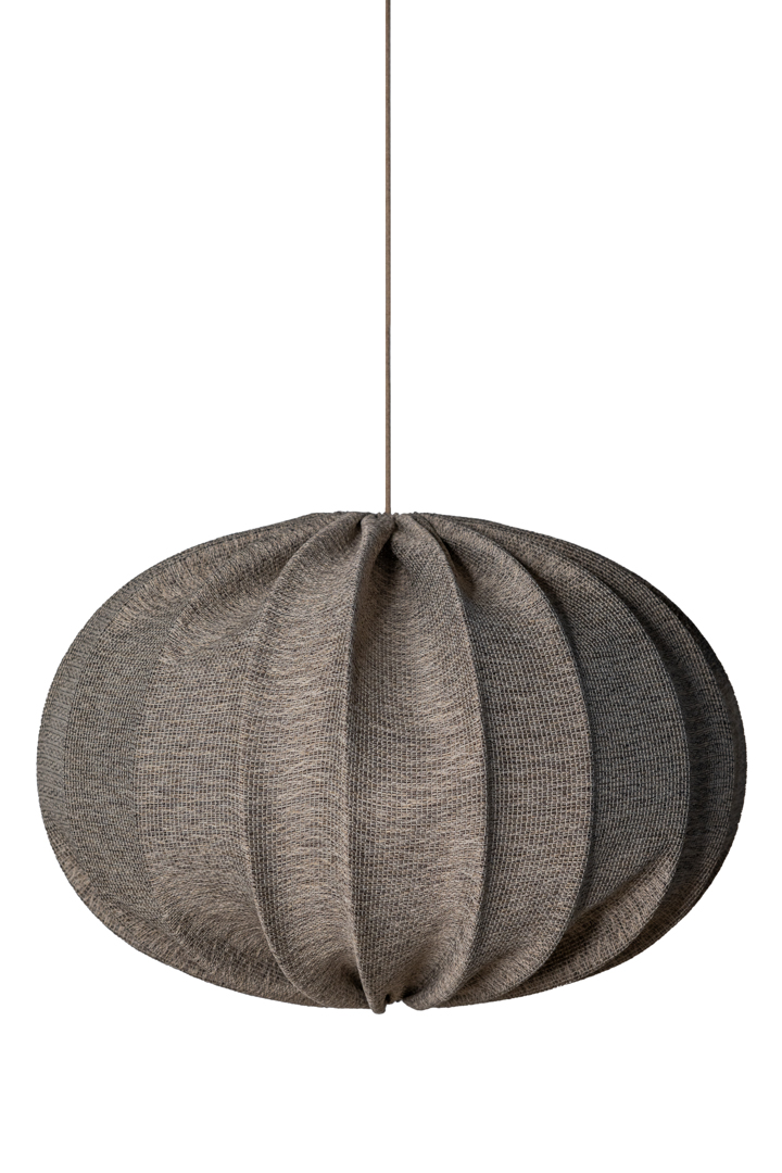 Moon Skærm Ekskl. Ophæng Ø78 Brun loftslampe Fra Alde & Lind - Moon er en moderne lampesk&aelig;rm i en klassisk, opdateret form, lavet af gr&aring;t stof, der giver et varierende udseende, uanset om den er t&aelig;ndt eller slukket.