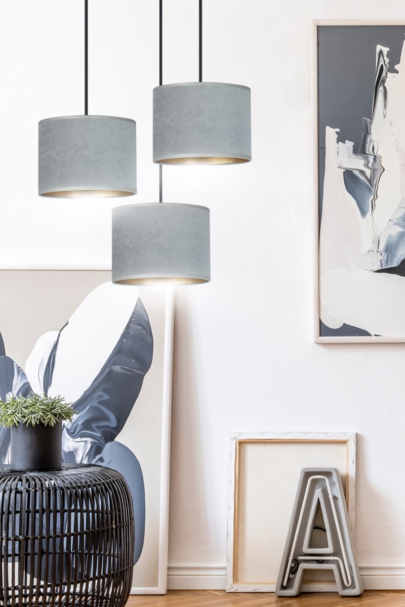 Hilde Ø50 Grå loftslampe Fra Emibig Lighting - Den enkle konstruktion og elegante farvesammens&aelig;tning g&oslash;r Hilde til et alsidigt valg, der passer ind i mange forskellige rum og stilarter.