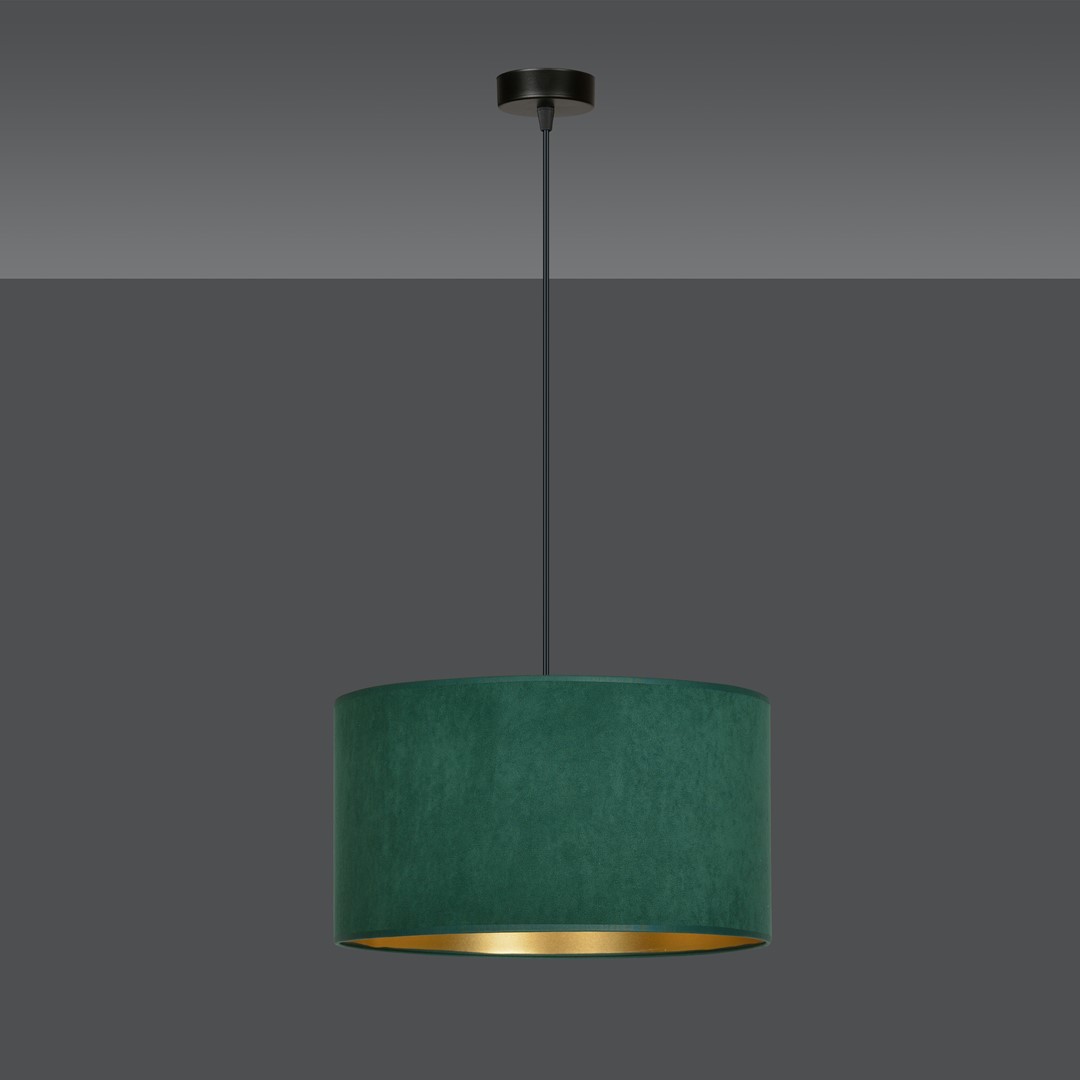 Hilde Ø35 Grøn loftslampe Fra Emibig Lighting - Den enkle konstruktion og elegante farvesammens&aelig;tning g&oslash;r Hilde til et alsidigt valg, der passer ind i mange forskellige rum og stilarter.