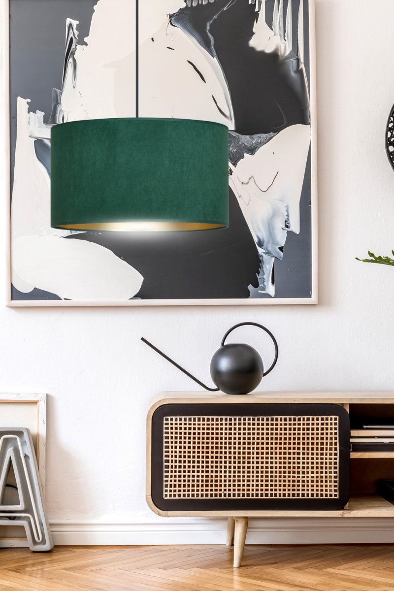 Hilde Ø35 Grøn loftslampe Fra Emibig Lighting - Den enkle konstruktion og elegante farvesammens&aelig;tning g&oslash;r Hilde til et alsidigt valg, der passer ind i mange forskellige rum og stilarter.
