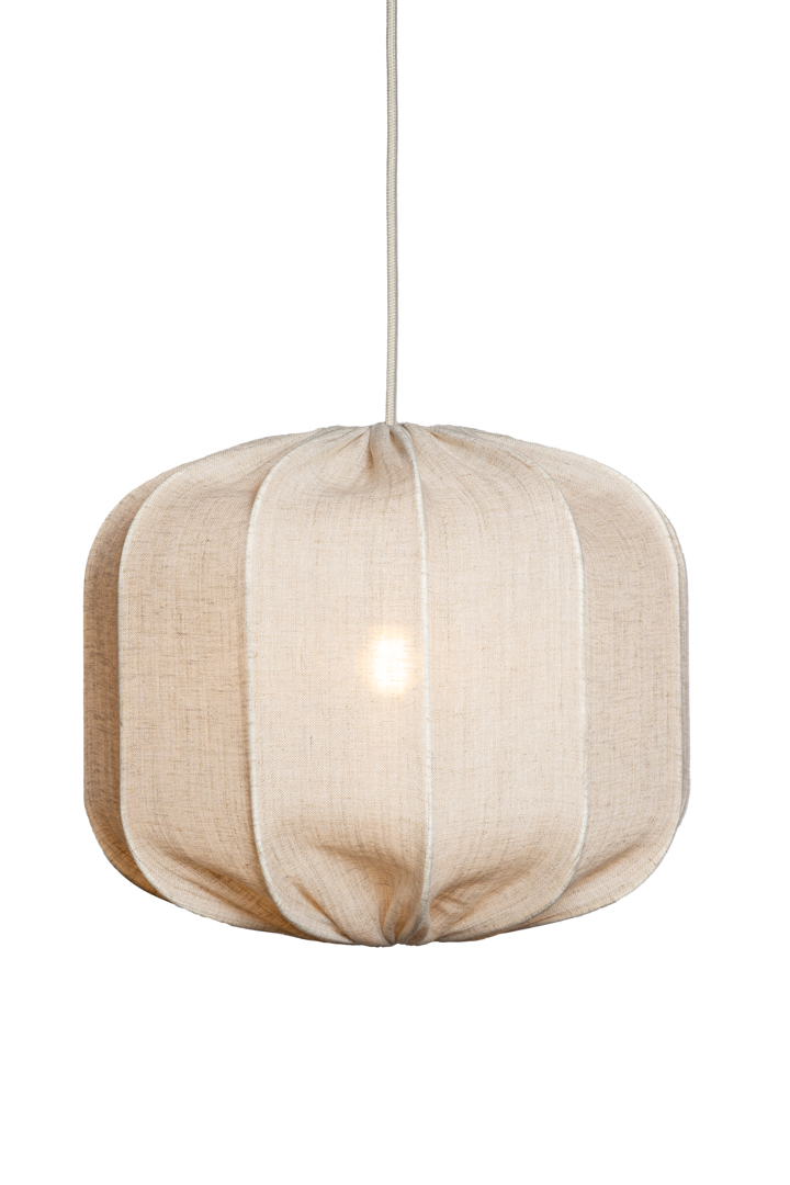 Dester Skærm Ekskl. Ophæng Ø38 Natur loftslampe Fra Alde & Lind - Lærstoffet giver Dester-lampeskærmen et sofistikeret og elegant udtryk.