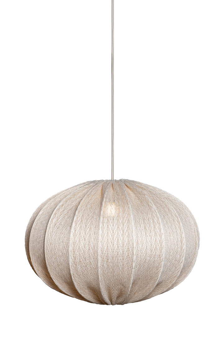 Moon Skærm Ekskl. Ophæng Ø58 Off-white loftslampe Fra Alde & Lind - Moon er en moderne lampesk&aelig;rm i en klassisk, opdateret form, lavet af gr&aring;t stof, der giver et varierende udseende, uanset om den er t&aelig;ndt eller slukket.