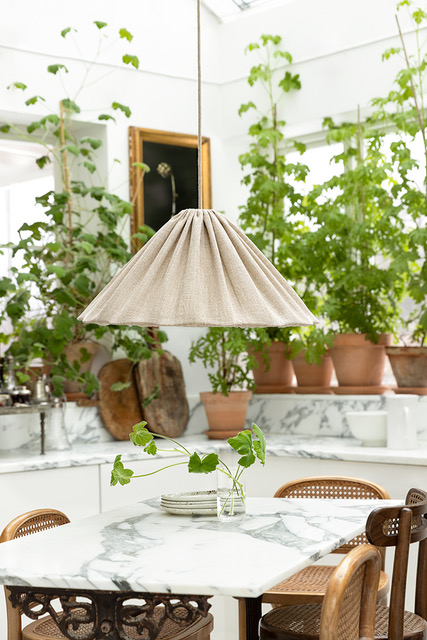 Fuji Skærm Ekskl. Ophæng Ø58 Beige loftslampe Fra Alde & Lind - Fuji loftslampen med sin bølgede kant giver ethvert rum en unik og hyggelig fornemmelse.