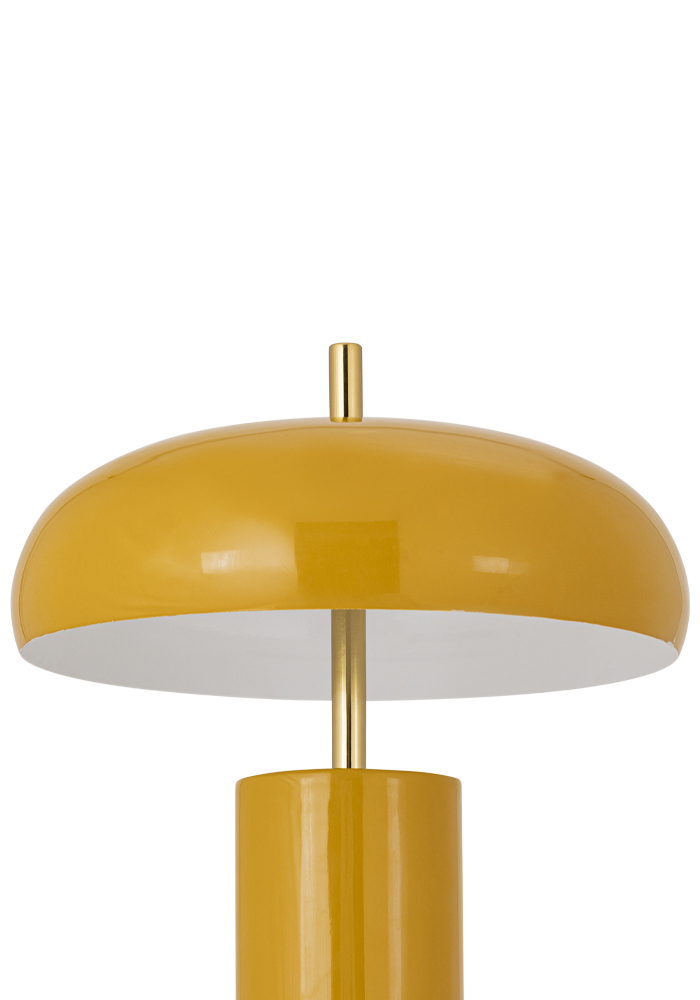 Lex 40cm Gul bordlampe Fra Alde & Lind - Lex er en moderne bordlampe i metal med en sennepsgul farve og en højglans, emaljelignende finish.