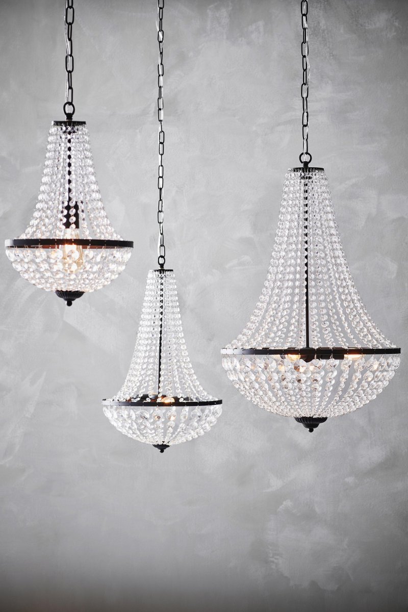 Gränsö Ø40 Sort krystal Fra Markslöjd - Gr&auml;ns&ouml;, i en stilfuld sort finish og smukke krystaller, bliver en elegant tilføjelse til stuen, hallen eller ved spisepladsen.