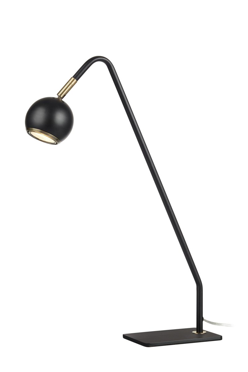 Coco 48cm Sort skrivebordslampe Fra Markslöjd - Lampens vinklede arm og runde lampesk&aelig;rm giver b&aring;de et rettet lys og et stilrent udseende, perfekt til arbejdspladser eller skoler.