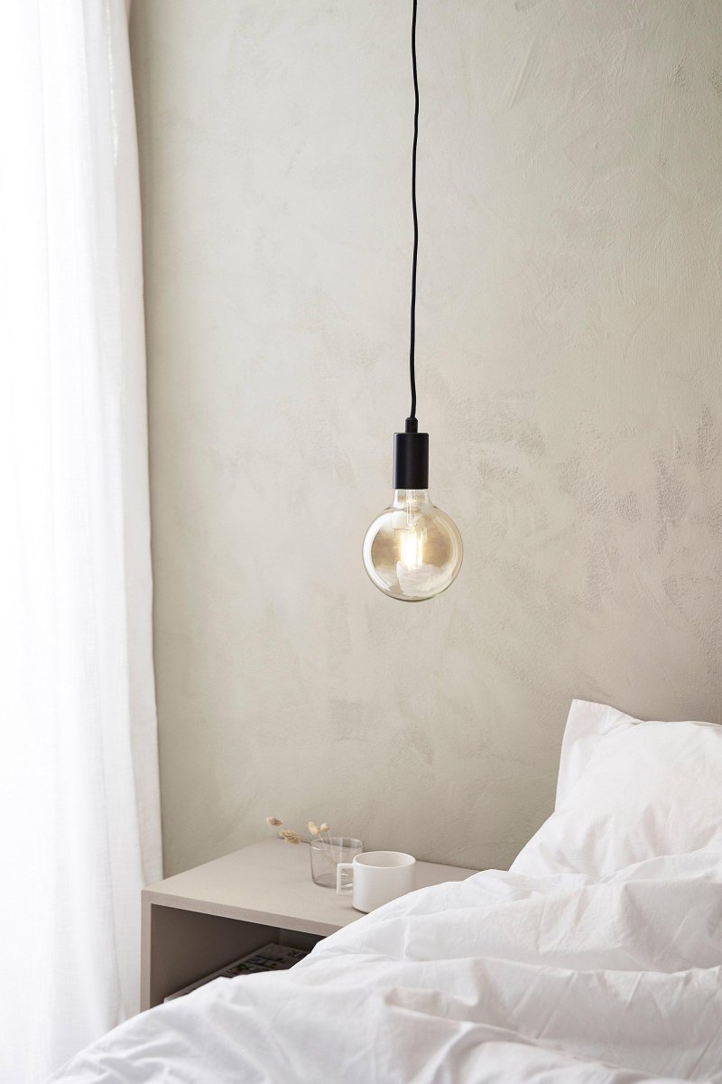 Sky Ø4 Sort vindueslampe Fra Markslöjd - Sky er en favorit for alle, der elsker enkelhed og elegance i interi&oslash;ret.