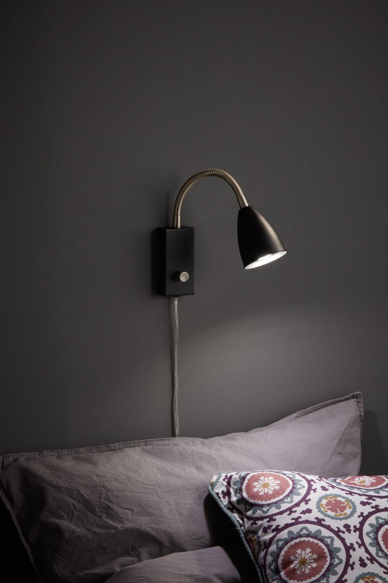 Ciro Sort læselampe Fra Markslöjd - Lampen har desuden en indbygget lysdæmper og du kan få det perfekte lys.
