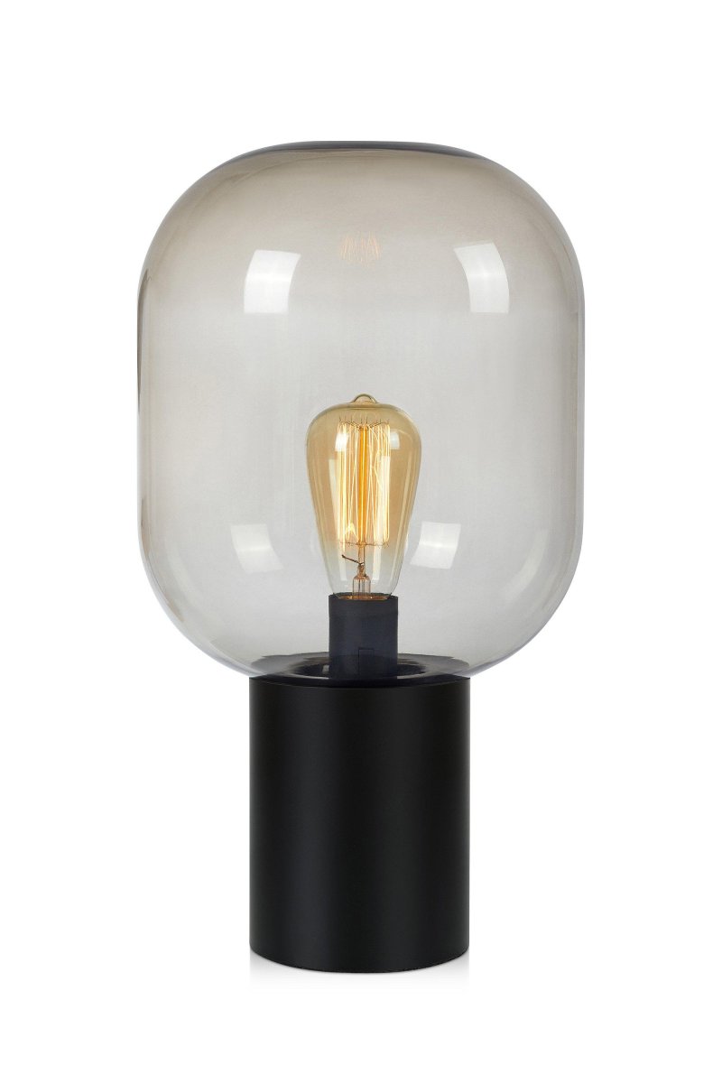 Brooklyn 44cm Sort/Røget bordlampe Fra Markslöjd - Brooklyn er en moderne og iøjnefaldende bordlampe, der fungerer som en stilfuld indretningsdetalje i rummet.