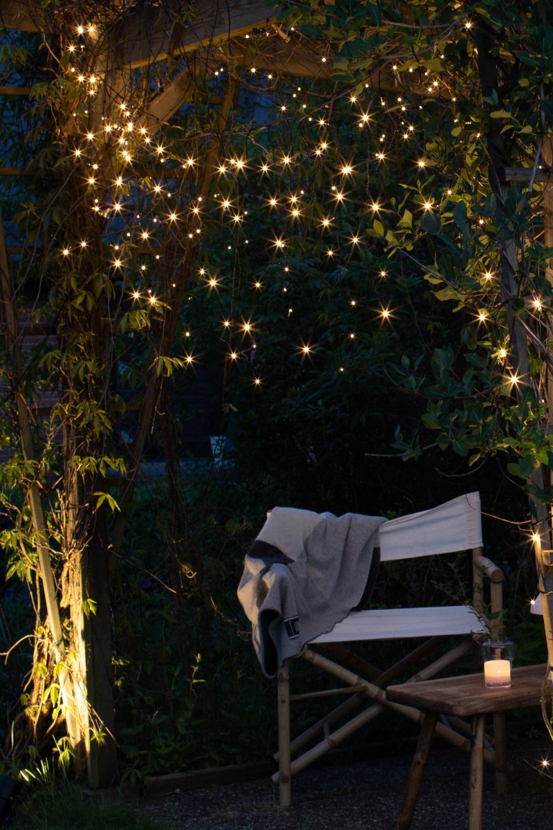 Istaplyskæde 3m Sort Garden 24 Fra Markslöjd - Lyssl&oslash;jfen er 3,1 meter lang, kan bygges og er IP44-klassificeret til udend&oslash;rs brug.