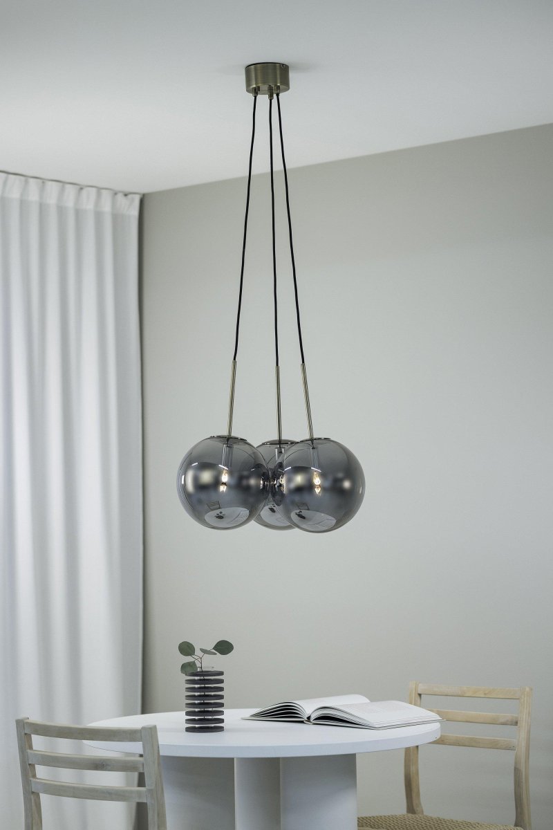 Dione Ø54 Røgfarvet loftslampe Fra Markslöjd - Dione f&aring;s som serie med bordlampe og gulvlampe, ogs&aring; med opalglas.