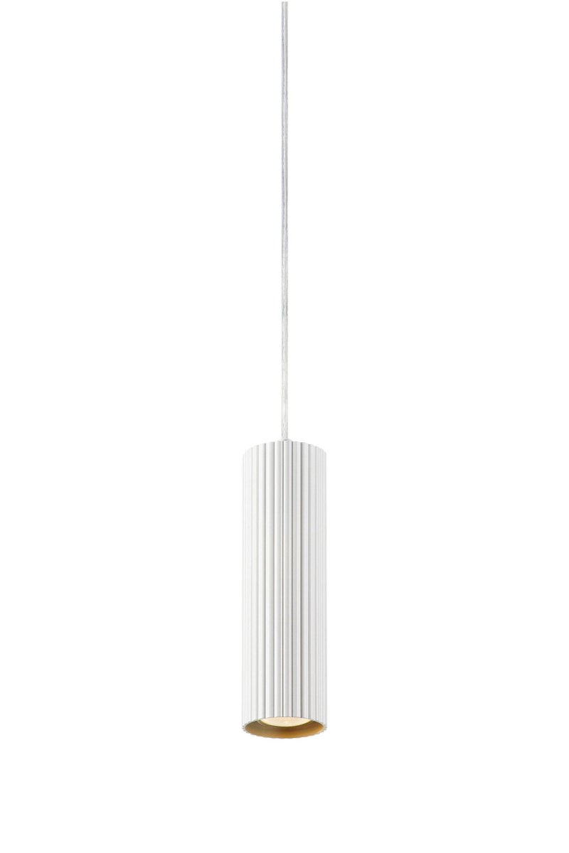 Costilla Ø7 Hvid vindueslampe Fra Markslöjd - Diskret ribbet metalsk&aelig;rm, der h&aelig;nger i et gennemsigtigt kabel.