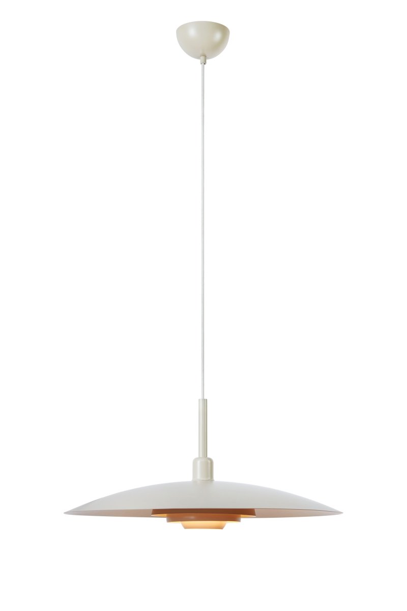 Piny Ø57 Beige loftslampe Fra Markslöjd - Designet kan sammenlignes med en klassisk elevatorlampe, men med et mere stilfuldt udtryk.