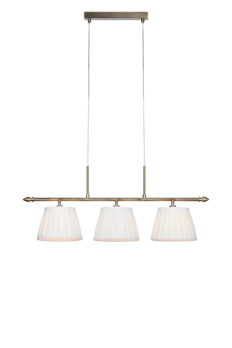 Oxford 83cm Antik messing loftslampe Fra Markslöjd - Det klassiske design og de bl&oslash;de tekstilsk&aelig;rme skaber en varm og indbydende atmosf&aelig;re over spisebordet eller skrivebordet.