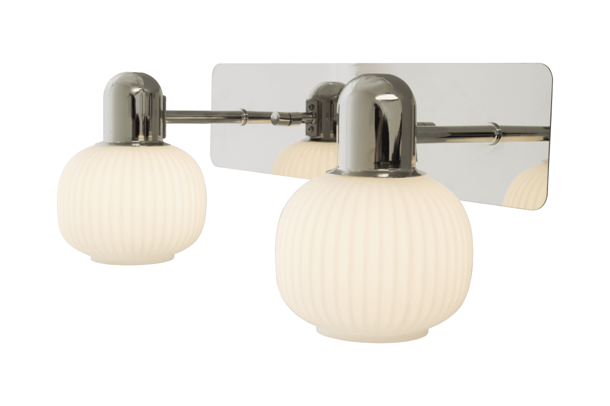 Messina 35cm Chrom badeværelseslampe Fra Aneta Lighting - Messina v&aelig;glampe i krom med 2 opalhvide riflede glassk&aelig;rme.