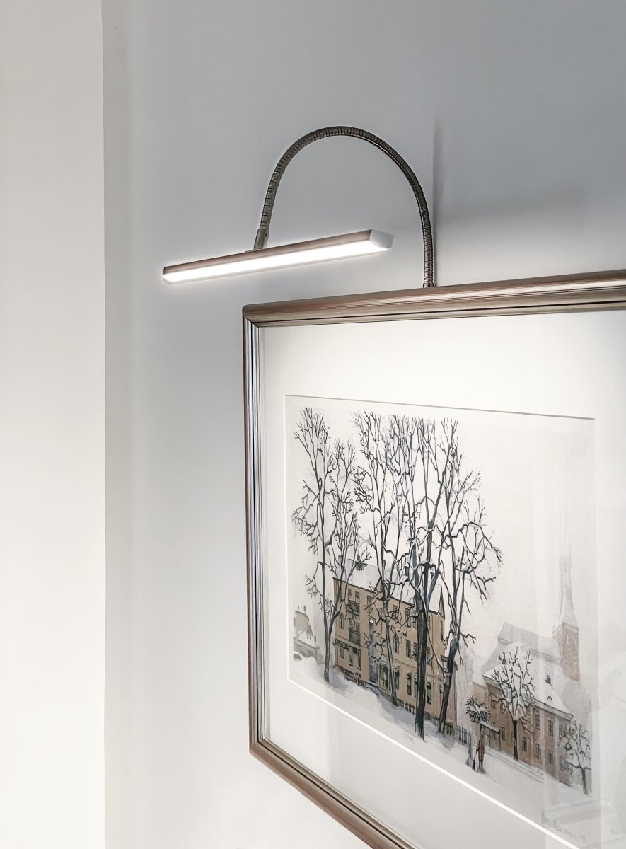 Miro 40cm Stål Fra Aneta Lighting - Miro har en integreret LED lyskilde tændt; 5W og giver en varm hvid glød på max 450 lumen.