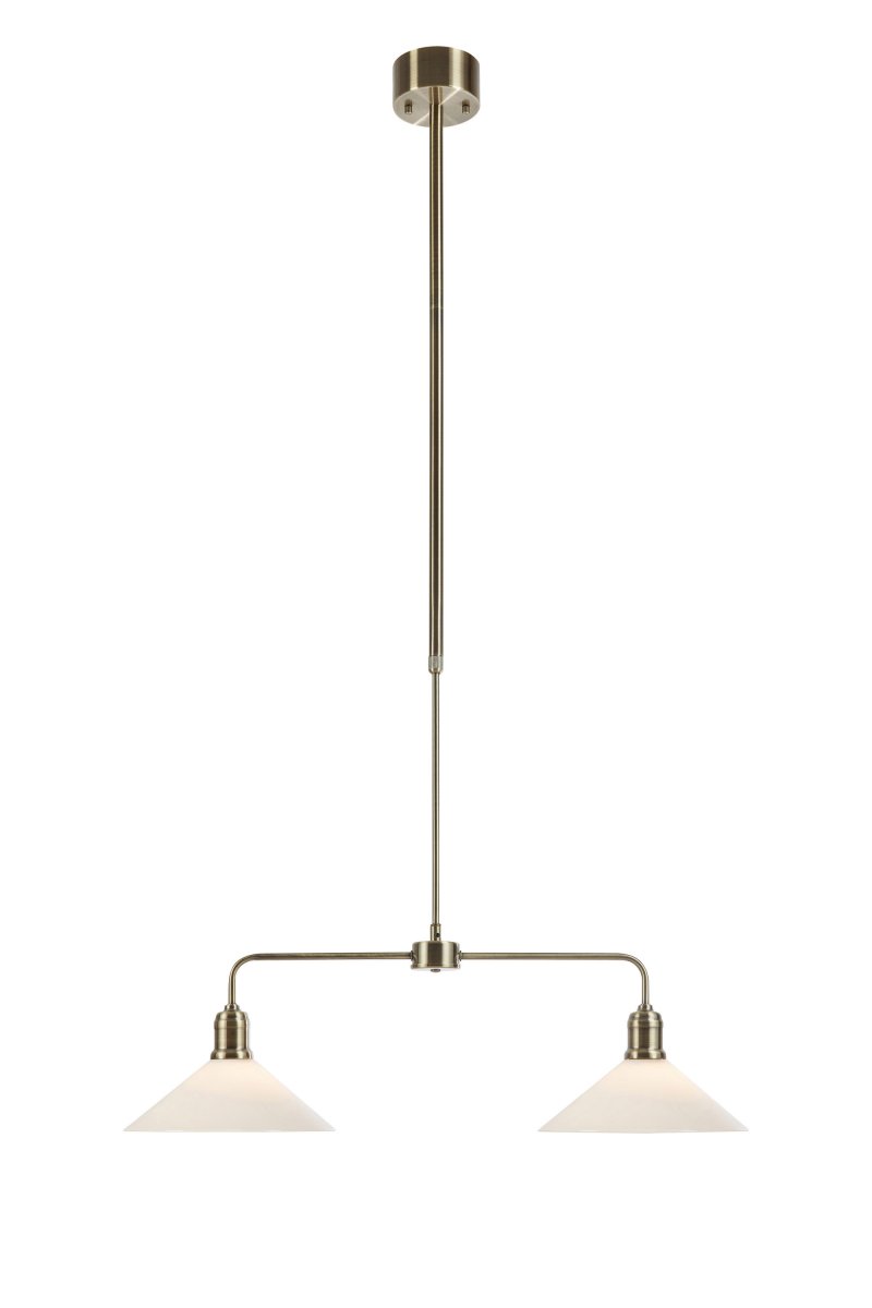 Vela 75cm Messing/hvid loftslampe Fra Markslöjd - Stilfuld loftlampe i klassisk stil med messingramme og to blanke hvide glassk&aelig;rme.
