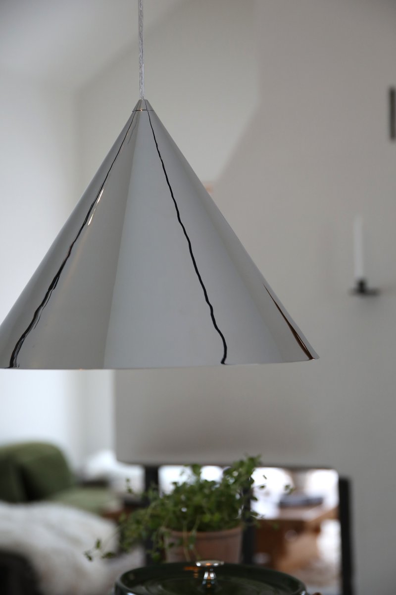 Tip Ø38 Krom loftslampe Fra Markslöjd - Stilfuld loftslampe med forkromet sk&aelig;rm og baldakin i et rent og funktionelt design, der passer ind i b&aring;de moderne og tidl&oslash;se milj&oslash;er.