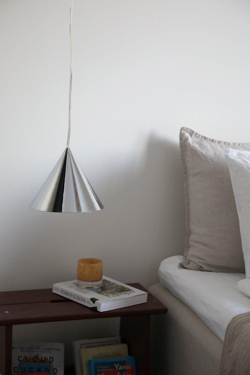 Tip Ø20 Krom loftslampe Fra Markslöjd - Stilfuld loftslampe med forkromet sk&aelig;rm og baldakin i et rent og funktionelt design, der passer ind i b&aring;de moderne og tidl&oslash;se milj&oslash;er.