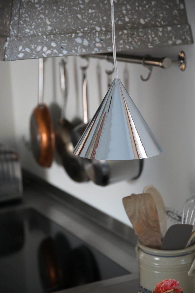 Tip Ø20 Krom loftslampe Fra Markslöjd - Stilfuld loftslampe med forkromet sk&aelig;rm og baldakin i et rent og funktionelt design, der passer ind i b&aring;de moderne og tidl&oslash;se milj&oslash;er.