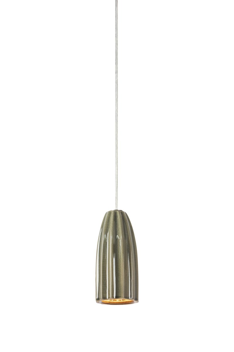 Clay Ø8 Grøn vindueslampe Fra Markslöjd - Clay passer perfekt i vinduet, hvor den spreder et behageligt lys og bliver et flot blikfang b&aring;de t&aelig;ndt og slukket.