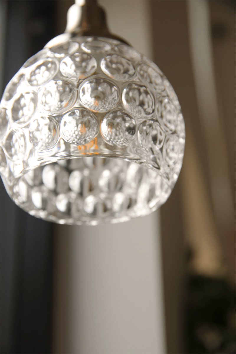 Clear Ø12 Gennemsigtig vindueslampe Fra Markslöjd - Clear er en elegant vindueslampe med en dekorativ sk&aelig;rm i transparent bobleglas.