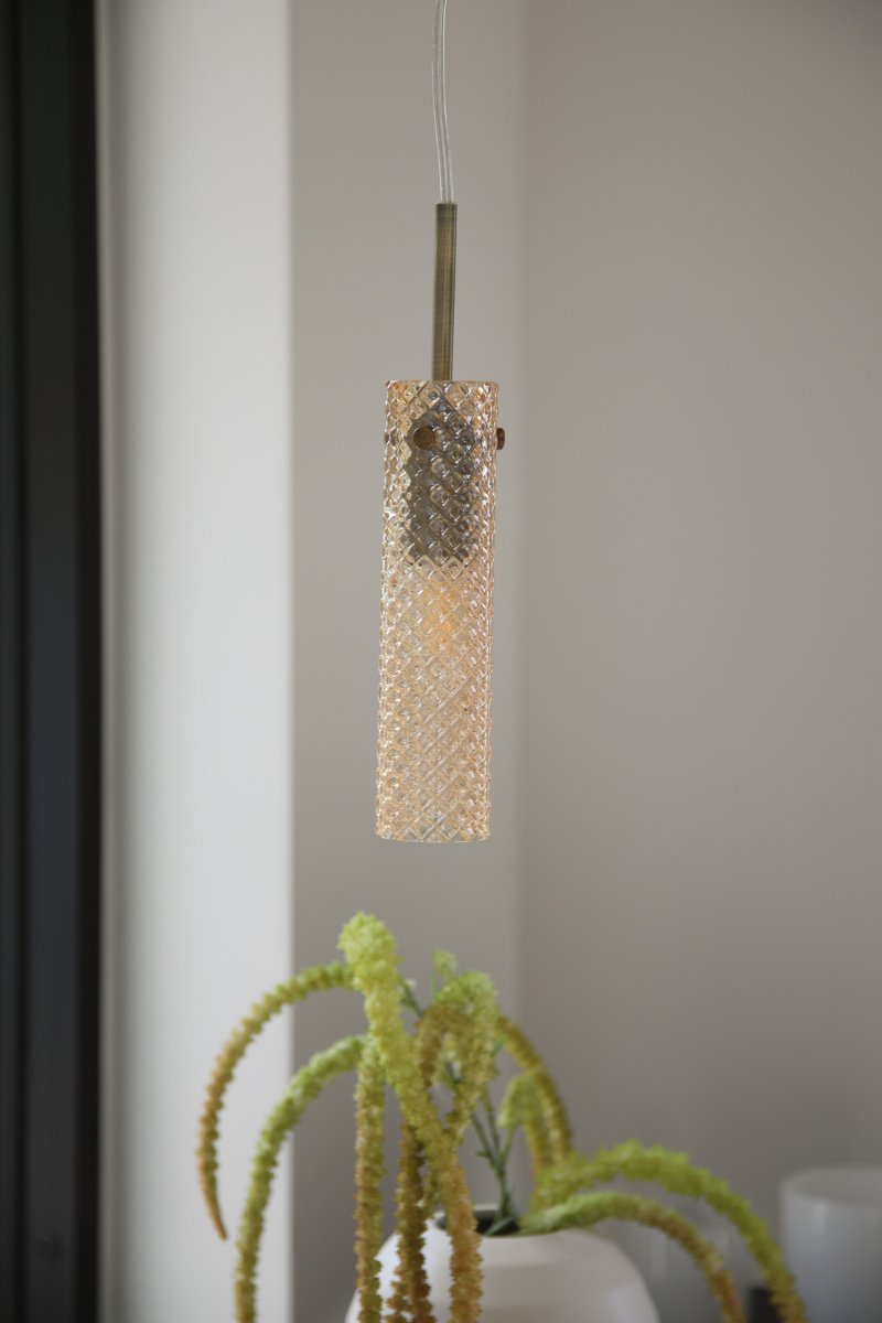 Vibia Ø5 Rav vindueslampe Fra Markslöjd - Vibia passer perfekt i vinduet, hvor den bliver en i&oslash;jnefaldende og dekorativ detalje i rummet.