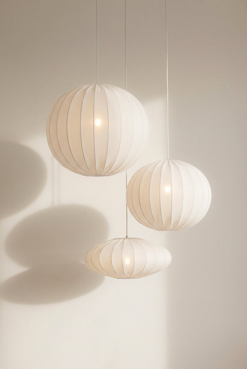 Solia Ø60 Hvid loftslampe Fra Markslöjd - Solia er en elegant pendellampe med en bl&oslash;d, rund form og et stilfuldt skandinavisk udtryk.