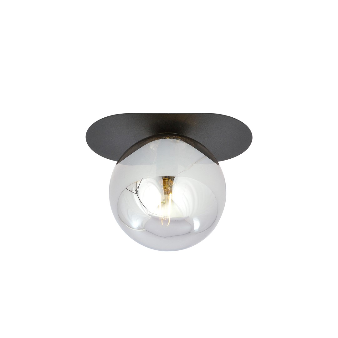 Plaza 20cm Sort plafond Fra Emibig Lighting - Den sorte metalbase er flot kombineret med en rund skærm i røget glas, der spreder et blødt og behageligt lys.
