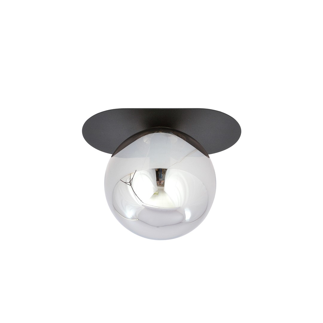 Plaza 20cm Sort plafond Fra Emibig Lighting - Den sorte metalbase er flot kombineret med en rund skærm i røget glas, der spreder et blødt og behageligt lys.